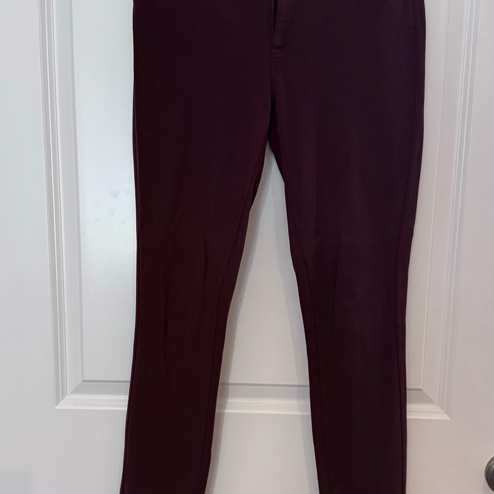 Roots women’s Deep Burgundy skinny leg stretch pants